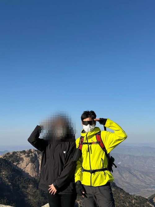 从陪爬泰山到年入30万，这些年轻人到底经历了什么？