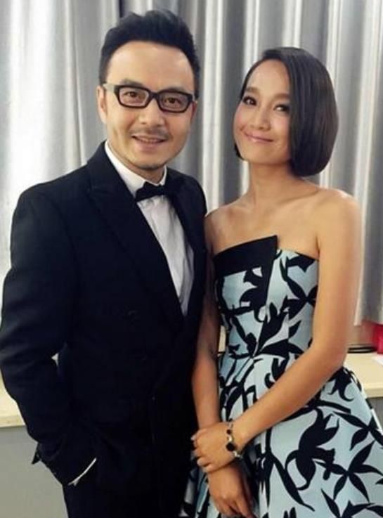 朱丹在颁奖典礼上主持画面