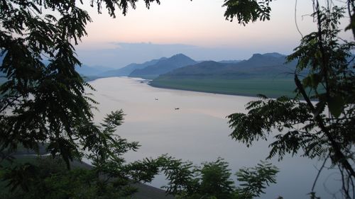 旅行博主江小隐溺亡：网红打卡地背后的致命陷阱