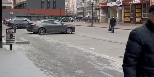 乌克兰基辅再遭袭击，14人不幸遇难！现场画面令人揪心