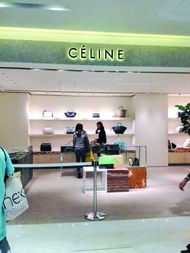 巴黎奢侈品门店外排队的人群