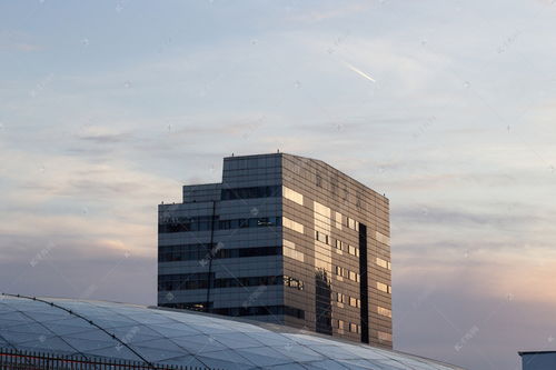 夕阳下的医院大楼