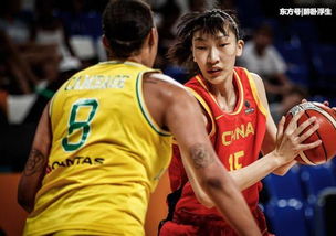 比赛中韩旭突破上篮