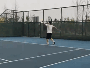 英国网球选手发球动作