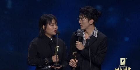 李雪琴在活动现场讲话