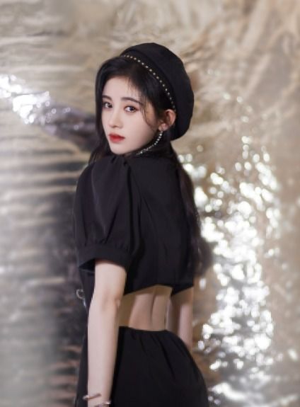 微博热搜截图显示鞠婧祎与丝芭传媒争议话题