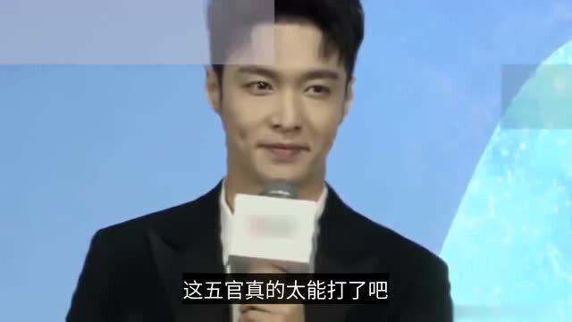 张艺兴现身京东直播画面