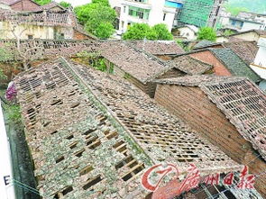 冰雹过后屋顶的痕迹