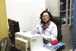 莫楠与父母在医院走廊对峙画面