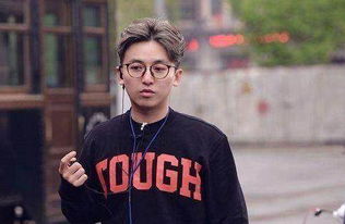 姚译添导演工作照