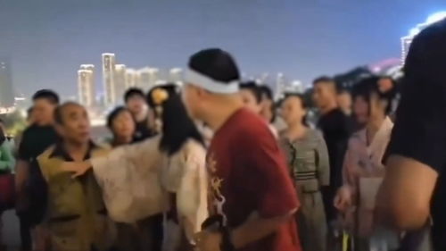 造谣“爆炸”？警官送你爆款银手镯！这些网络谣言，一个都别信