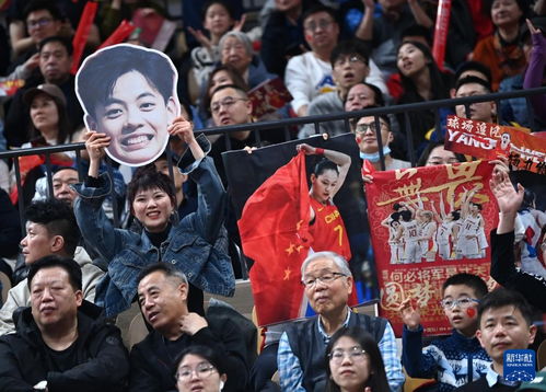 球迷为中国女篮加油助威