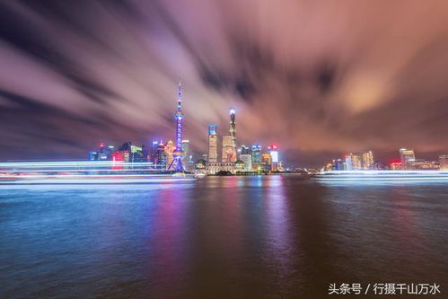 常州夜景璀璨的城市天际线与文旅地标融合图