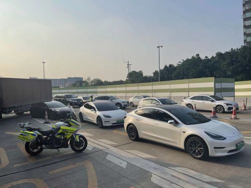 特斯拉库存积压严重，美国多地启用“溢出停车场”存放未售车辆