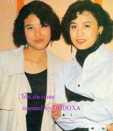 刘嘉玲晒出与周星驰罕见拥抱照，网友：岁月静好，经典依旧