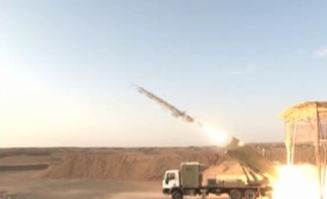 伊朗导弹发射瞬间画面