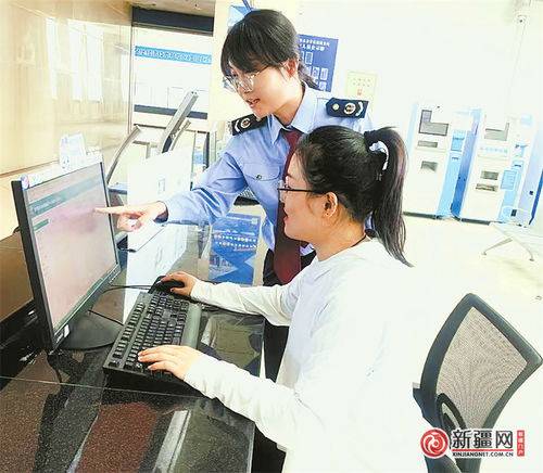 税务局工作人员正在办公