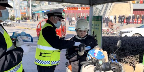 街头警示交通安全宣传海报