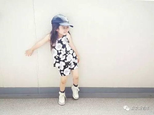 粉丝穿着优衣库Labubu系列合影