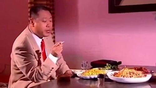 一张反映饭局场景的桌面与餐具图片