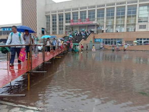 广州站前广场积水画面