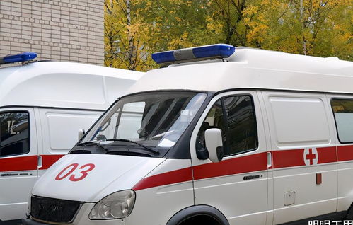 民众在社交媒体上讨论救护车收费问题