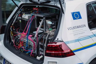 智能驾驶测试车辆在路上行驶