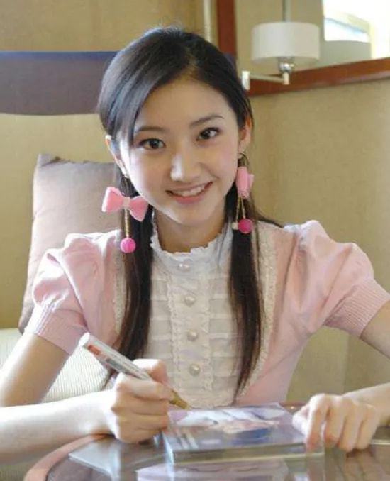 真假难辨？冒充‘扁担女孩’的背后，谁在消费善良？