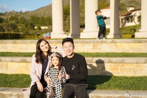 杜淳一家四口全家福