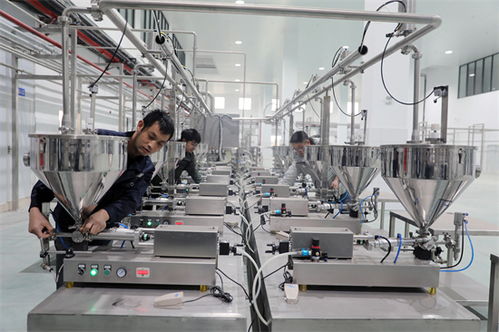 库萨科技团队在实验室调试机器人系统