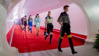 LV品牌大秀现场 鹿晗现身引热议