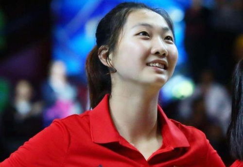 袁心玥在比赛中拦网