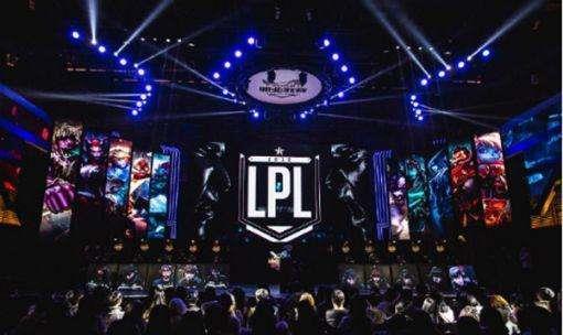 微博上关于LPL选手卡的热议