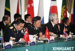 多国海军高层在巴黎海军会议现场