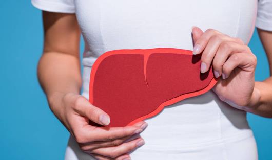 图吧老哥与修复好的电脑合影