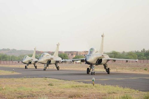 贴吧热议：中国博主对阵风飞行员贴脸开大，真相竟出乎意料？