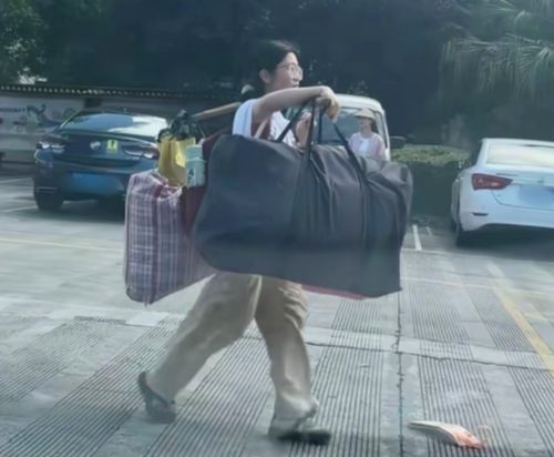 “扁担女孩”爆红网络，虚假账号却趁机牟利！网警出手了