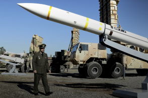 伊朗导弹袭击以色列：中东局势再掀波澜，网友热议背后真相