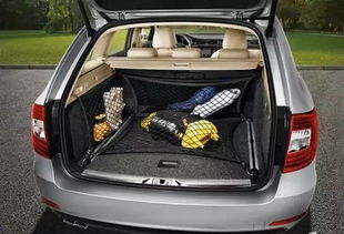 一辆汽车后备箱装满农产品