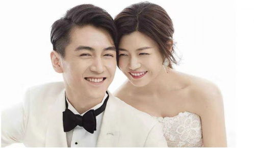 多对明星夫妻怀抱新生儿笑容灿烂