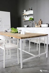 顾客与代厨人员共进晚餐