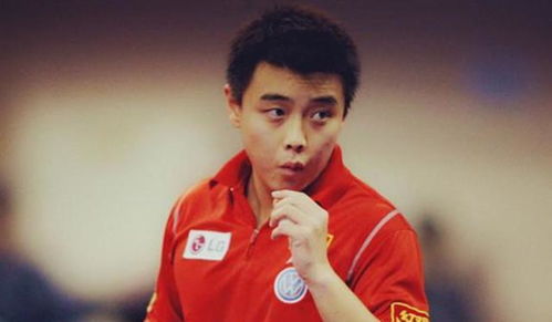 王皓在训练场指导年轻选手