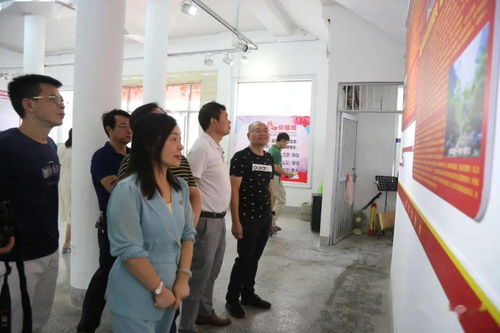 观众在浪琴祖鲁时间体验展互动区参与游戏