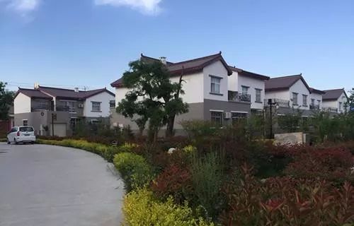 辽宁乡村田园风光与现代农业结合实景图