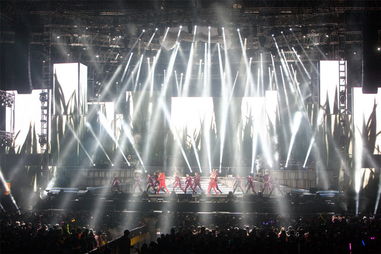 凤凰传奇舞台演出