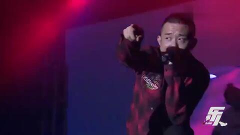 GAI还是带上墨镜唱歌吧：一场音乐与争议交织的舞台风暴