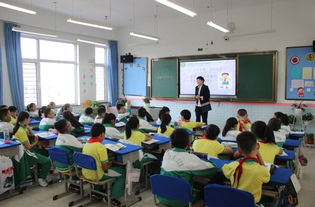 老师在课堂上讲课