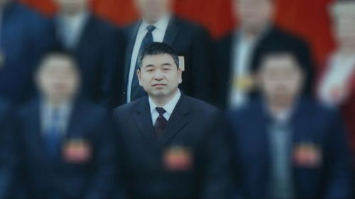 村民悼念女村支书