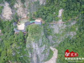 张家界灾区村民互相帮助