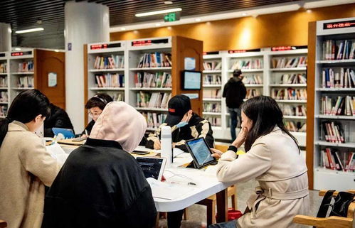 黄晓明在图书馆学习